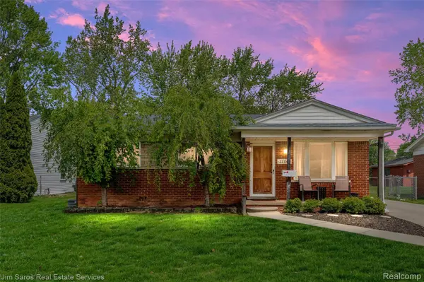 22801 Lake BLVD, St. Clair Shores, MI 48082