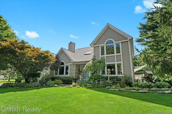 10940 Home Shore DR, Hamburg Township, MI 48169