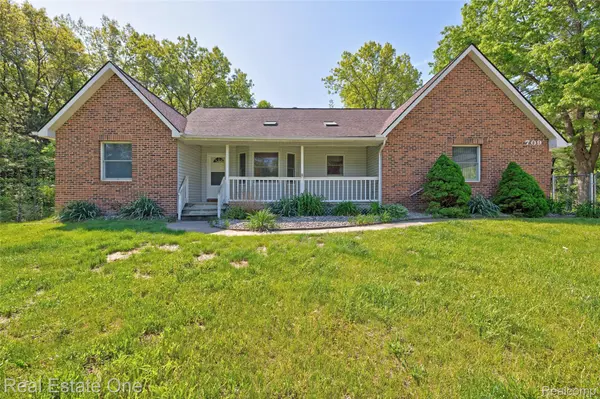 709 Bald Eagle Lake RD, Brandon Charter Township, MI 48462