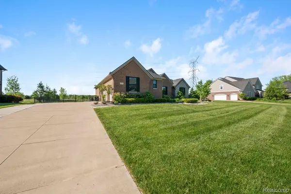 51265 Chamberlin CT, Novi, MI 48167