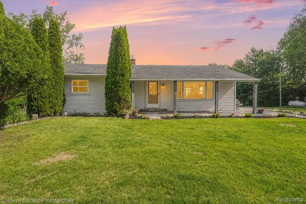8610 Highland RD, White Lake Charter Township, MI 48386