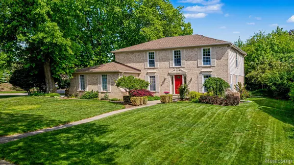 2190 Babcock DR, Troy, MI 48084