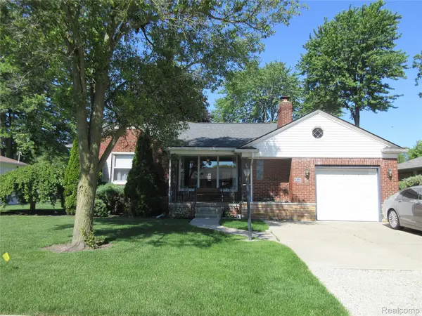 28325 Elmdale ST, St. Clair Shores, MI 48081