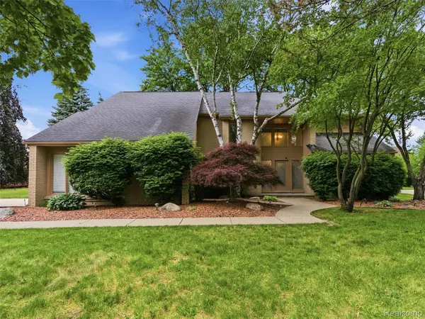 6394 Rose BLVD, West Bloomfield Charter Township, MI 48322
