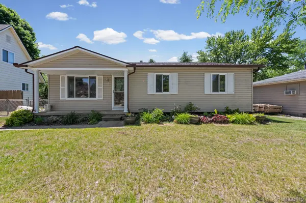 315 Airport DR,  Holly Village,  MI 48442