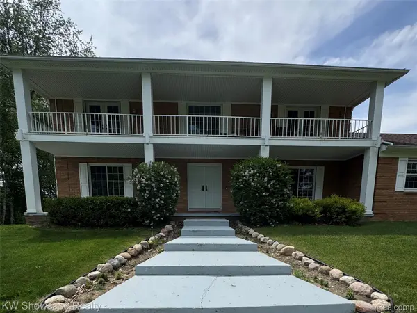 4355 Driftwood DR, Commerce Charter Township, MI 48382