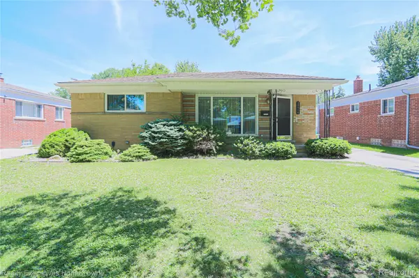 28806 Rockwood ST, St. Clair Shores, MI 48081