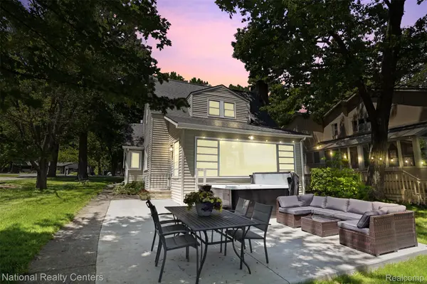 3889 Lakewood DR, Waterford Charter Township, MI 48329