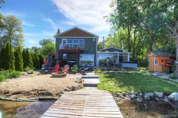 1000 Round Lake RD, White Lake Charter Township, MI 48386