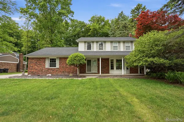 18461 Gill RD, Livonia, MI 48152