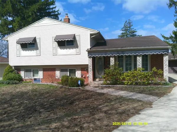 2803 Lexington CT, Trenton, MI 48183