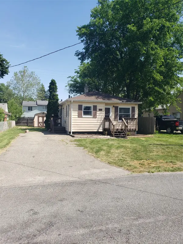 2157 Webber AVE, Burton, MI 48529