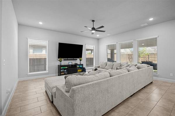 293 Resting Place Road, Waxahachie, TX 75165