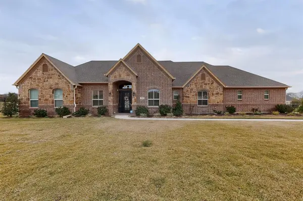 2416 Sweeping Meadows Lane,  Cedar Hill,  TX 75104