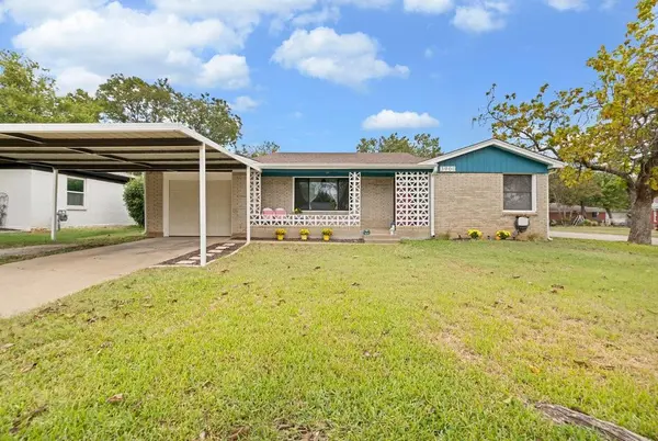 3900 Caddo Trail, Lake Worth, TX 76135