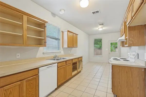 400 Stockard Street, Lake Dallas, TX 75065