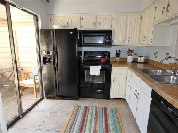 7640 W Greenway Boulevard #2D, Dallas, TX 75209
