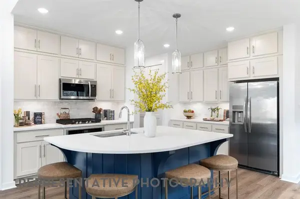 805 Willow Stream Drive, Lavon, TX 75166