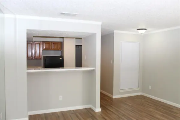 2300 Bamboo Drive #N114, Arlington, TX 76006
