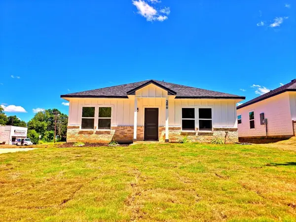 286 10th Street, Paris, TX 75460