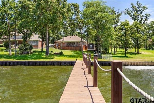 3522 S Island Drive, Chandler, TX 75758