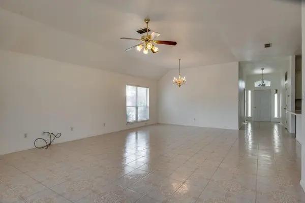 8841 San Joaquin Trail, Fort Worth, TX 76118