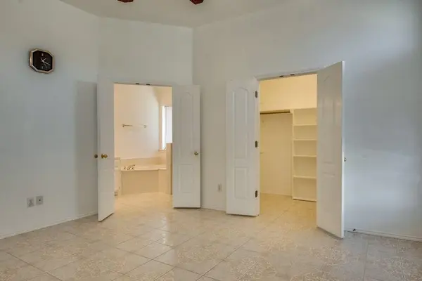 8841 San Joaquin Trail, Fort Worth, TX 76118