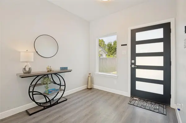 512 Phinney Avenue, Cockrell Hill, TX 75211