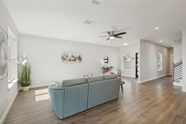 512 Phinney Avenue, Cockrell Hill, TX 75211