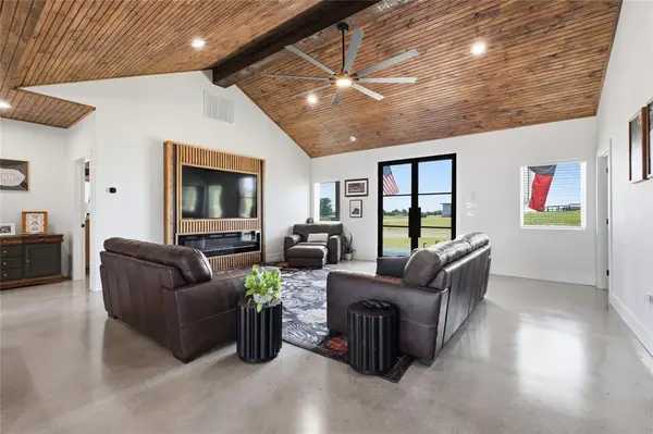 468 County Road 4196, Decatur, TX 76234