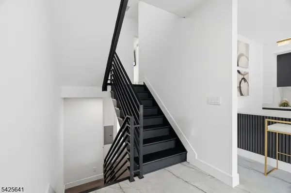 9 Minerva St #2, Jersey City, NJ 07304