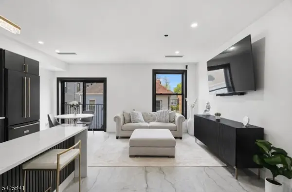 9 Minerva St #2, Jersey City, NJ 07304