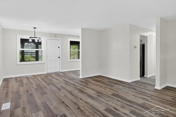 1813 Bayberry LN, Flint, MI 48507