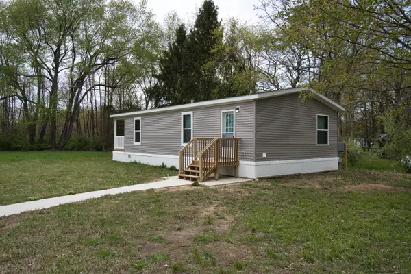 370 68th ST, Casco Twp, MI 49090