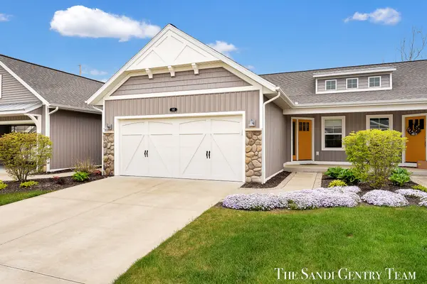 562 Riverbank CIR #15, Zeeland City, MI 49464
