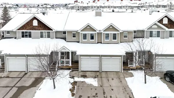 208 Country Village MNR NE, Calgary, AB T3K0L6