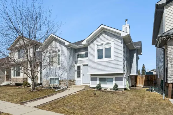 136 Luxstone PL SW, Airdrie, AB T4B 3C2