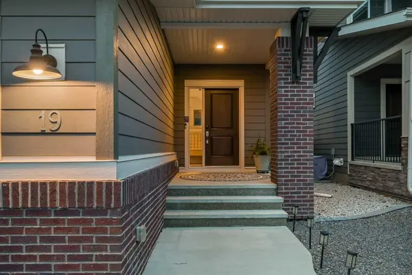 19 Cranbrook CRES SE, Calgary, AB T3M 3L5