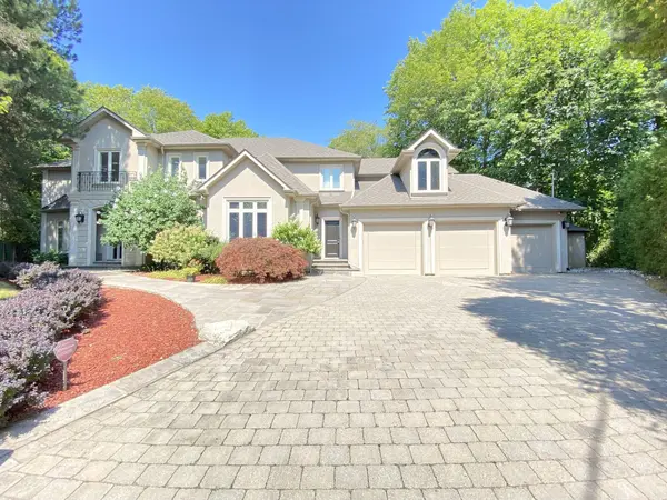 8 Crete CT,  Toronto C12,  ON M3C 2N6