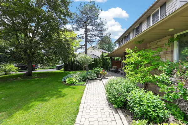 8 Grant CT, East Gwillimbury, ON L0G 1R0