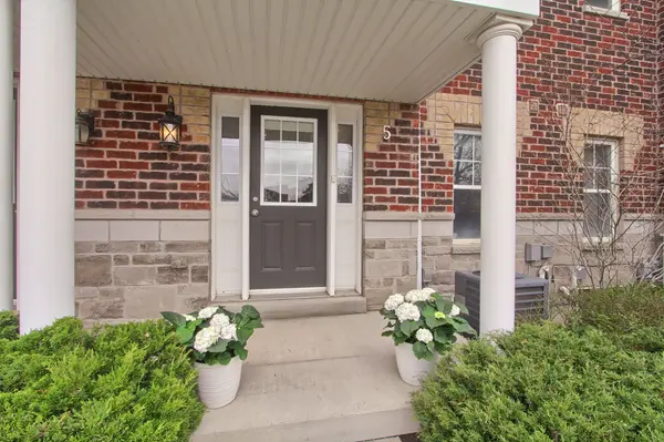 10 Porter AVE W #5, Vaughan, ON L4L 0H1