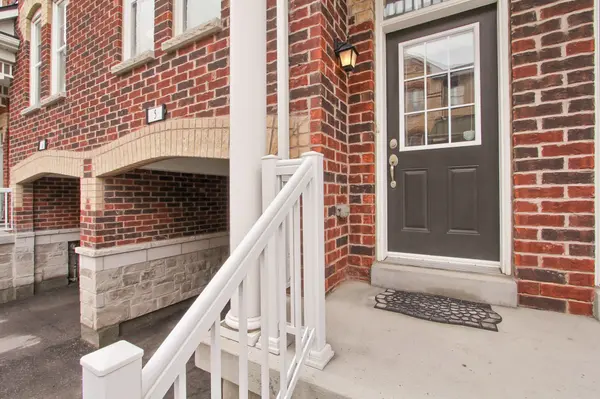 10 Porter AVE W #5, Vaughan, ON L4L 0H1