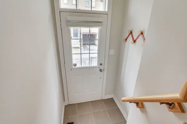 10 Porter AVE W #5, Vaughan, ON L4L 0H1