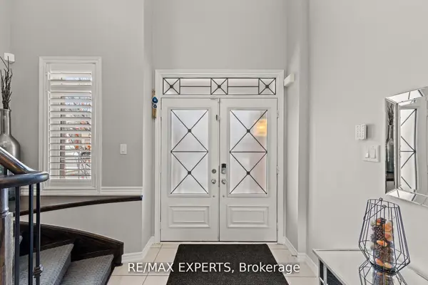 48 Manor Glen CRES, East Gwillimbury, ON L0G 1M0