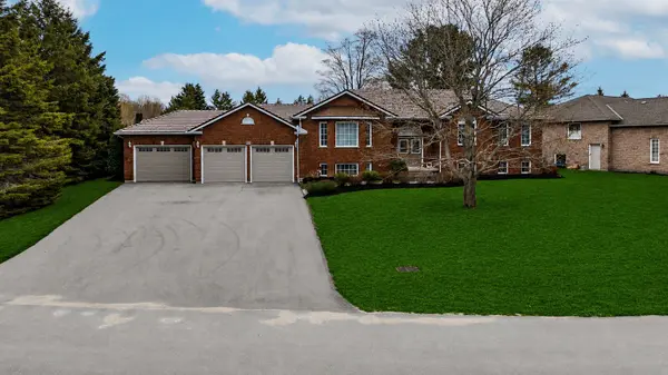 4 Hillier CT, Wasaga Beach, ON L9Z 1J8