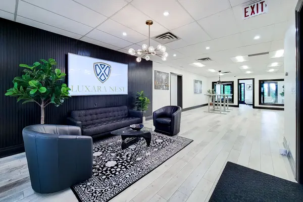 416 North Service RD E #300, Oakville, ON L6H 5R2
