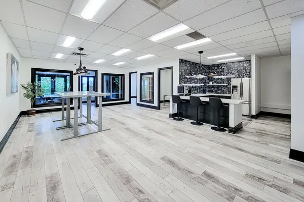 416 North Service RD E #300, Oakville, ON L6H 5R2