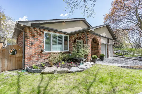 3515 Gallager DR, Mississauga, ON L5C 2N2