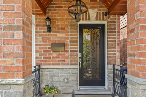 196 Blackthorn AVE, Toronto W03, ON M6N 3H8