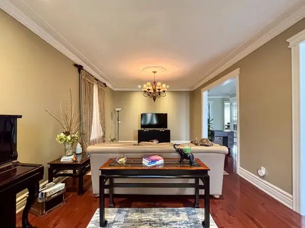 38 Wilmar RD, Toronto W08, ON M9B 3R9